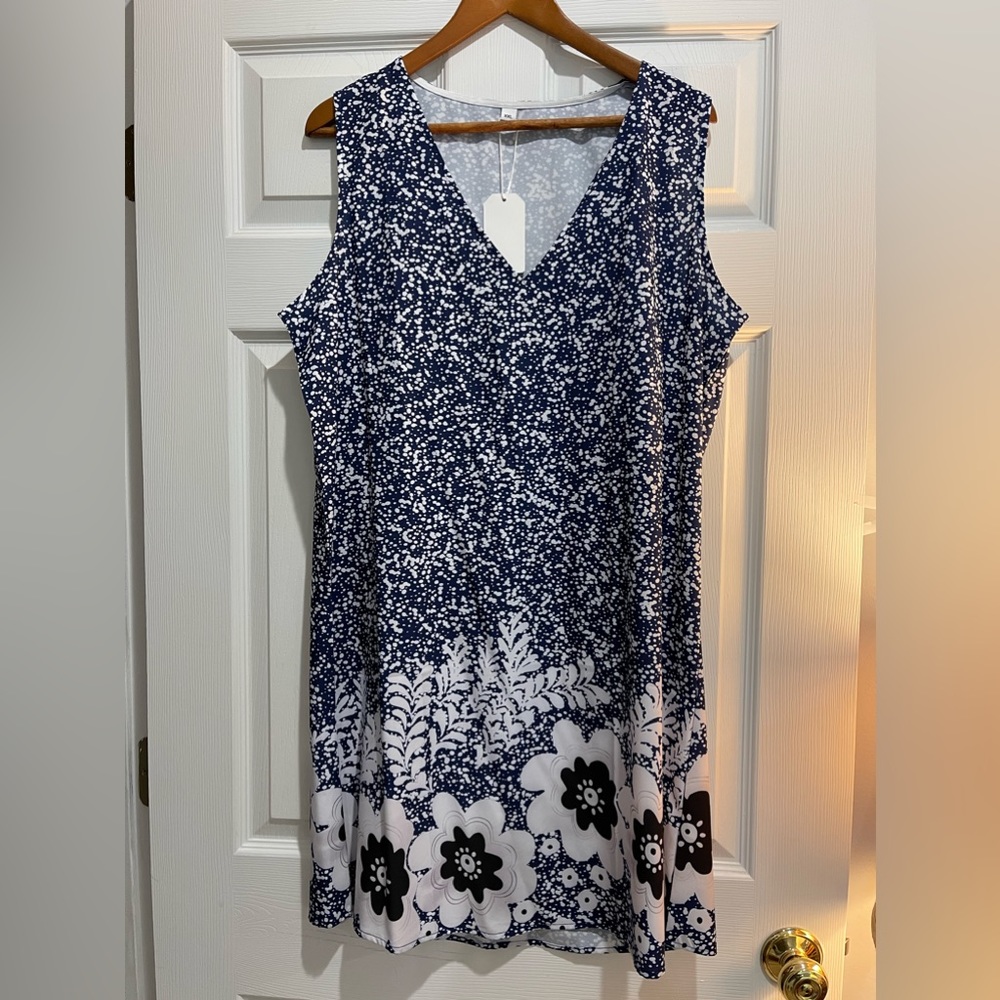 Made With Love floral dress. Blue & White Sleeveless Polyester Plus Size XXL
